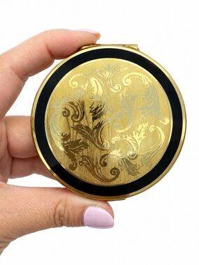 Vintage Stratton Gold Tone Floral Scroll Compact Mirror England Powder Compact